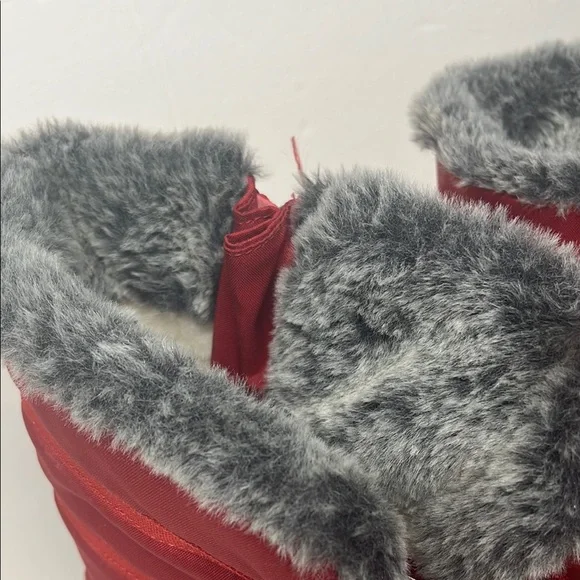 Santana Canada Red Winter Boots with Gray Fur - Picture 4 of 9